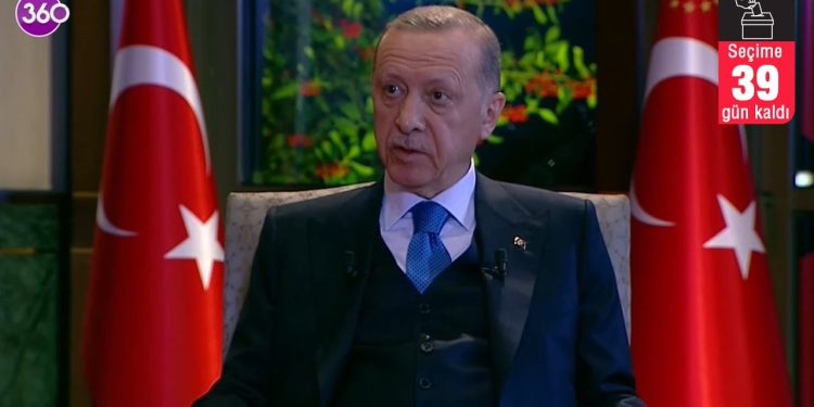 Erdoğan'dan 'seccade' açıklaması: Vatandaşlarım bu fotoğrafları zihnine kazısın
