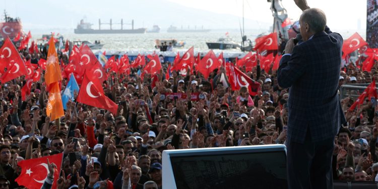 Erdoğan’ın İzmir mitingi için AKP’den imama talimat: “Cemaati topla ve araba tahsis et”