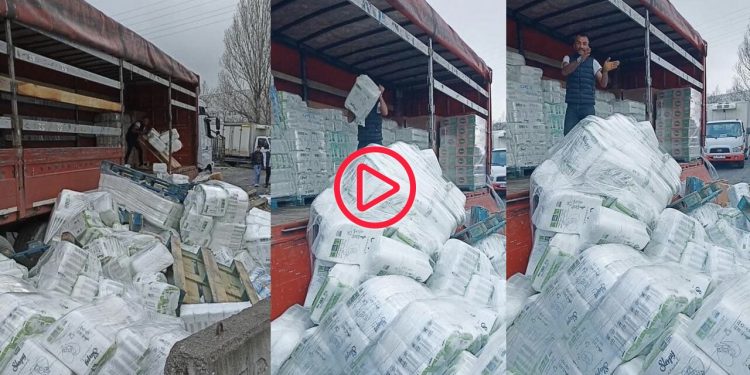 Esenyurt'ta üç gün bekletilen TIR şoförü yükünü sokağa attı