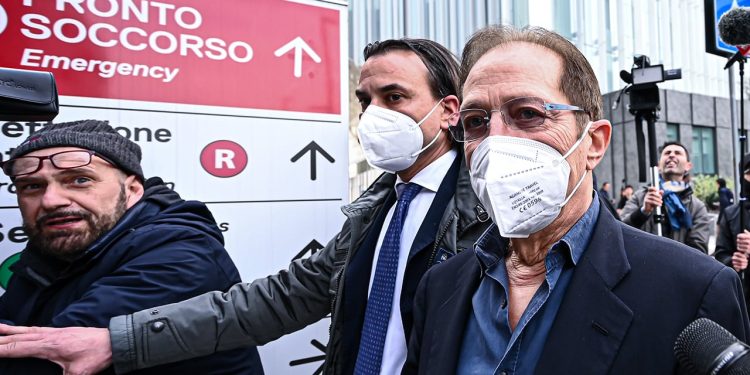 Eski İtalya Başbakanı Berlusconi yoğun bakımdan çıktı