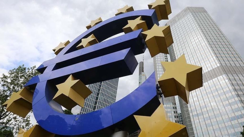 Euro Bölgesi yüzde 0,1'le resesyondan kurtuldu