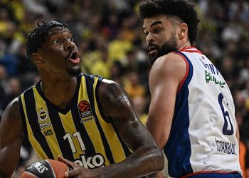 Euroleague'deki Türk derbisini Fenerbahçe Beko kazandı, Anadolu Efes havlu attı