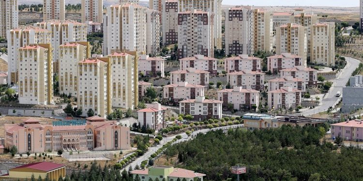 Ev sahiplerinden yeni yöntem: 'Ya geçmiş enflasyon farkını öde ya da evi boşalt'