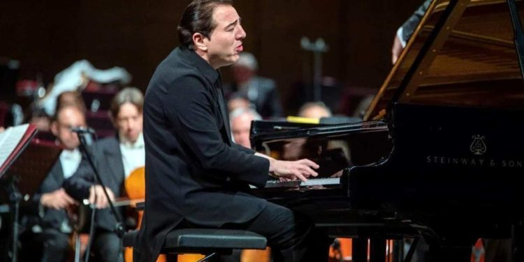 Fazıl Say'ın bestelediği Cumhuriyet'in 100. Yıl Marşı'nın kaydı yapıldı