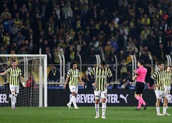 Fenerbahçe büyük maçlarda kayıp; Trabzon'da liderliği verdi, zirvede fark Galatasaray derbisiyle oluştu