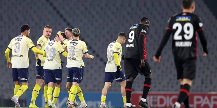 Fenerbahçe pes etmiyor