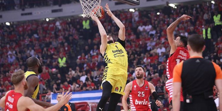 Fenerbahçe saha avantajını kaptı