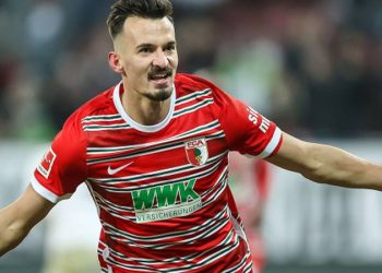 Fenerbahçe'ye müjdeli haber; Augsburg'dan Mergim Berisha kararı!