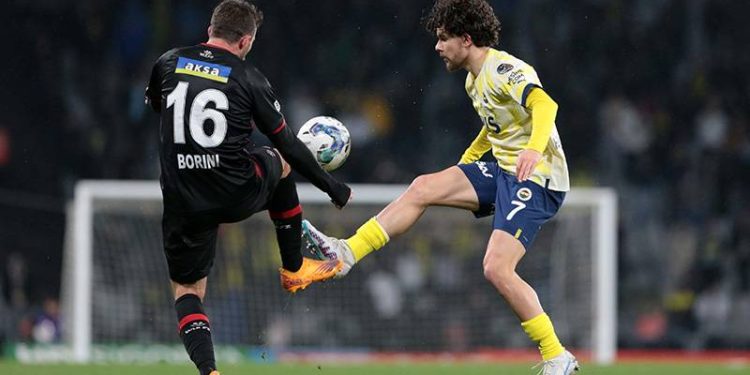 Ferdi Kadıoğlu'ndan Fenerbahçe'ye kötü haber!