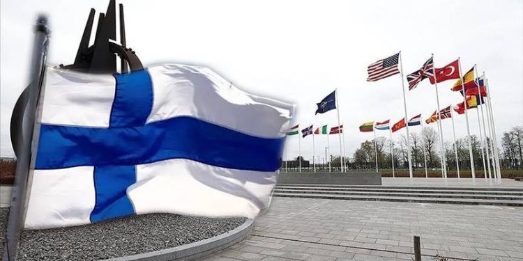 Finlandiya bayrağı NATO karargahına törenle çekilecek