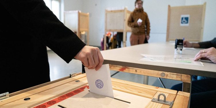 Finlandiya'da erken oylamada Ulusal Koalisyon Partisi önde