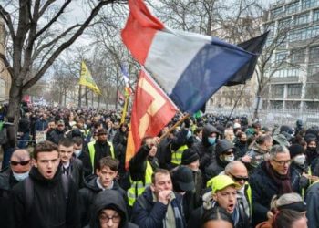 Fransa’da emeklilik reformu yasalaştı