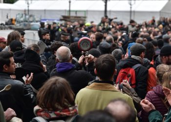 Fransa'da protestolar artıyor: Tren garlarını bastılar