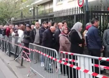 Fransa'daki Türk vatandaşları Cumhurbaşkanlığı seçimi için sandık başında