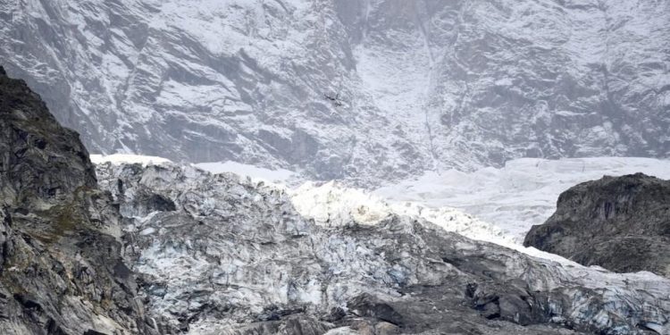 Fransız Alpleri'nde çığ düştü: Beş ölü, bir kayıp