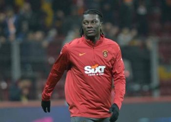 Galatasaray yönetimi Gomis için toplanıyor!