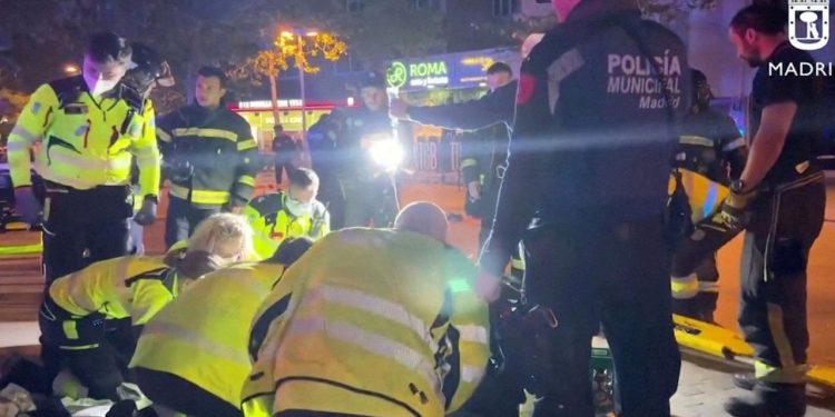 Garsonun alevli yemek sunumuyla başladı: Madrid'deki restoran yangınında iki kişi öldü