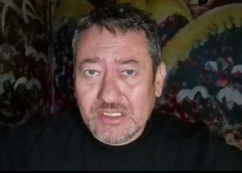 Gazeteci Serdar Akinan, sosyal medya hesabından yaptığı paylaşımda gözaltına alındığını duyurdu.