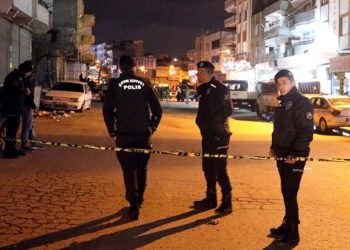 Gaziantep’te çöp atma kavgası kanlı bitti: 1’i polis 2 kişi öldü, 2 kişi yaralandı