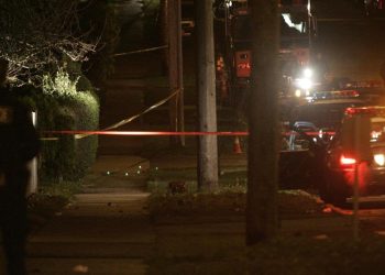 Gürültü yapmamasını isteyen komşularına saldırdı: Biri çocuk beş ölü, üç yaralı