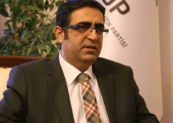 HDP'li İdris Baluken cezaevinden çıktı