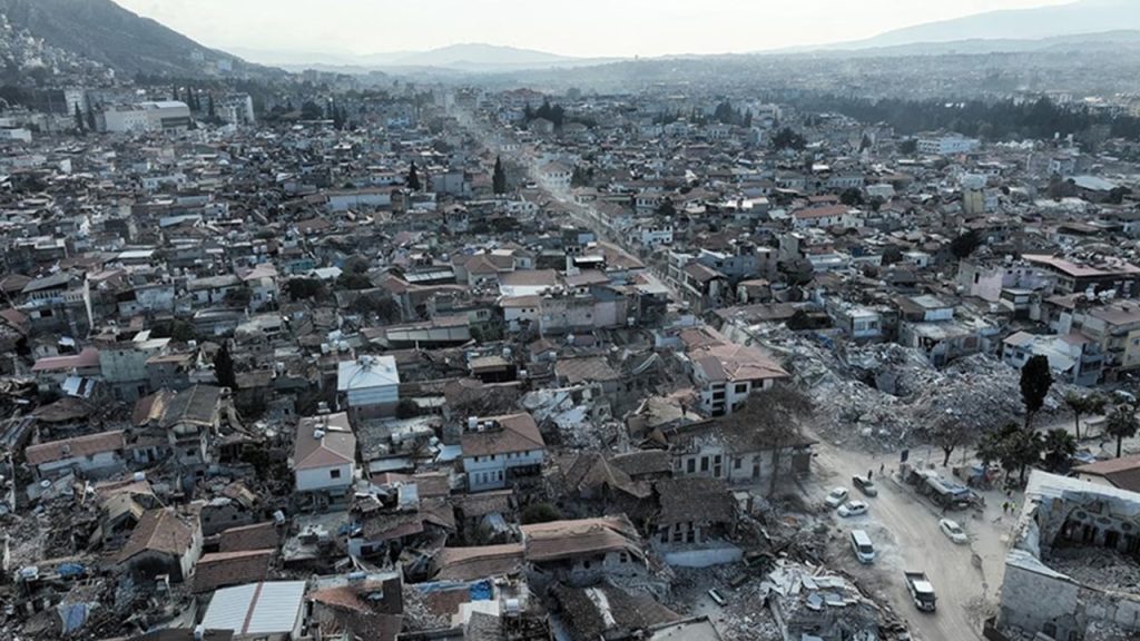 Hatay'da bina yıkım ve enkaz kaldırma çalışmaları 82 mahallede yapılacak