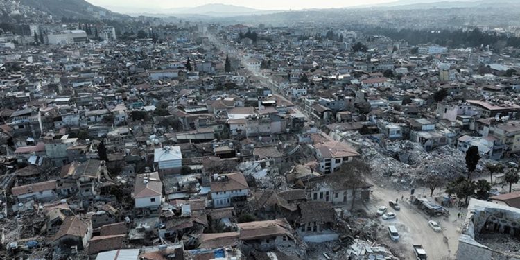Hatay'da bina yıkım ve enkaz kaldırma çalışmaları 82 mahallede yapılacak