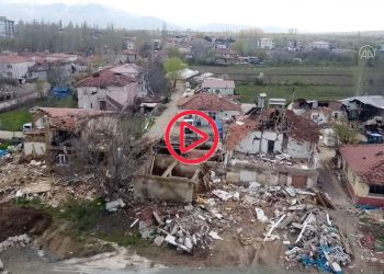Hatay'da depremde yıkılan eve az hasarlı raporu verildi