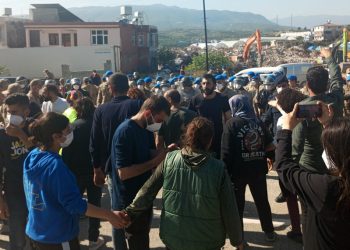 Hatay’da moloz dökümüne karşı çıkan depremzedelere jandarmadan sert müdahale
