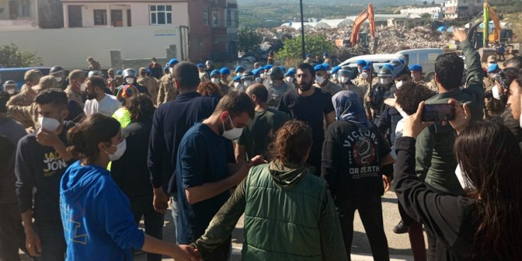 Hatay’da moloz dökümüne karşı çıkan depremzedelere jandarmadan sert müdahale