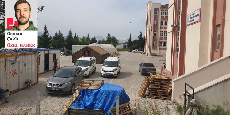Hatay’da okullar açılıyor, öğretmenler tepkili: Kalacak yerimiz yok
