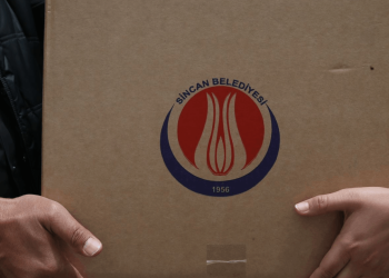 Her şey rant için: AKP'li belediye depremzedelere gönderdiği yardım kolilerini yine bir AKP'liden almış