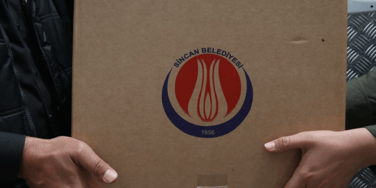 Her şey rant için: AKP'li belediye depremzedelere gönderdiği yardım kolilerini yine bir AKP'liden almış