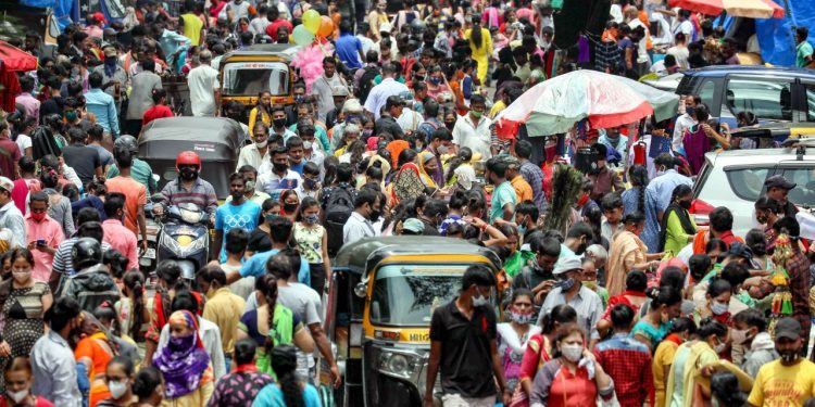 Hindistan nüfusu Çin’i haftaya geçiyor