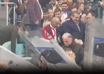 Hopaspor taraftarı, AKP'li Faruk Çelik'i protesto etti: Dışarı