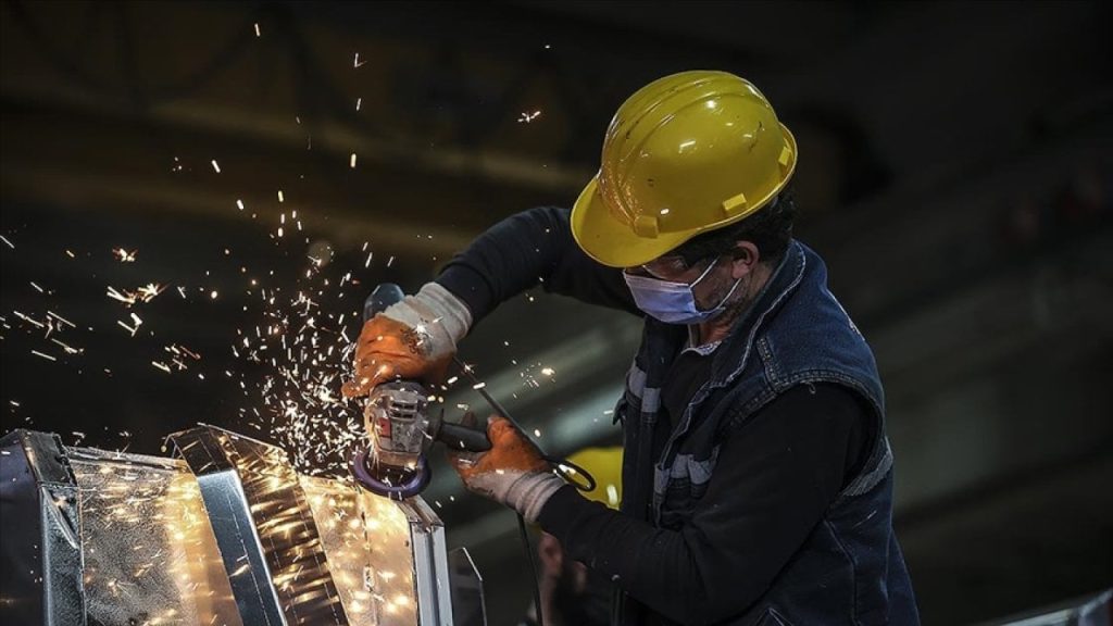 Hükümet 700 bin kamu işçisi için zam teklifini açıkladı