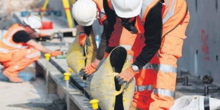 Kamu kurum ve kuruluşlarındaki 700 binden fazla işçiyi ilgilendiren 2023 Yılı Kamu Toplu İş Sözleşmeleri Çerçeve Protokolü görüşmelerinde hükümetin zam teklifi belli oldu.