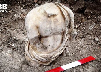 İBB'nin Poliektus kazılarında yeni heykel bulundu