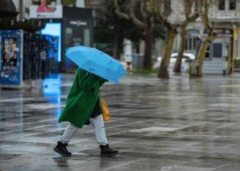 Meteoroloji'den yapılan son hava durumu tahminlerine göre; Ege ve Akdeniz kıyıları dışında Türkiye'nin tamamı sağanak yağışın etkisi altında.
