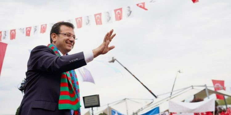 İmamoğlu'na Yalova'da yoğun ilgi: 'Bizim olduğumuz yerde; iş olur, çözüm olur, proje olur'