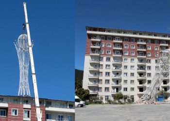 İnci Sitesi depremde az hasar almıştı: Tepesindeki beş tonluk demir paratoner, vinçle söküldü