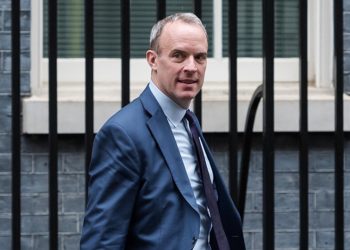 İngiltere Başbakan Yardımcısı Raab istifa etti