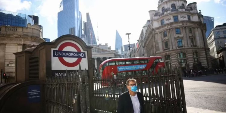 İngiltere'de sandıklar kuruldu: 14 Mayıs seçimleri için oy kullanma işlemi yarın başlayacak