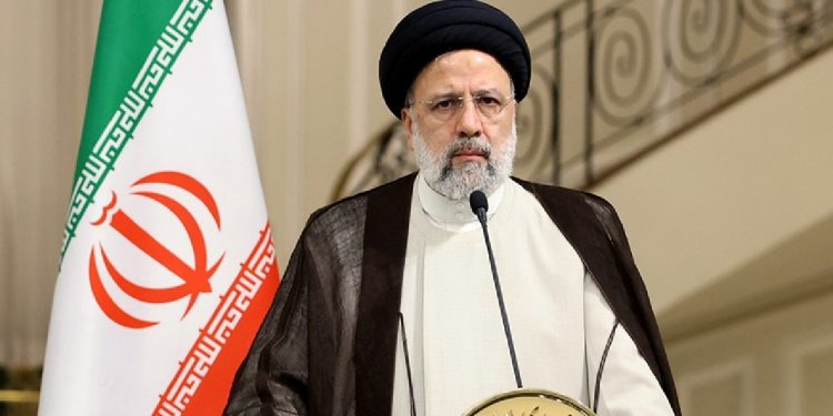 İran Cumhurbaşkanı Reisi: Başörtüsü meselesini kültürel bir yaklaşımla çözmeye çalışıyoruz