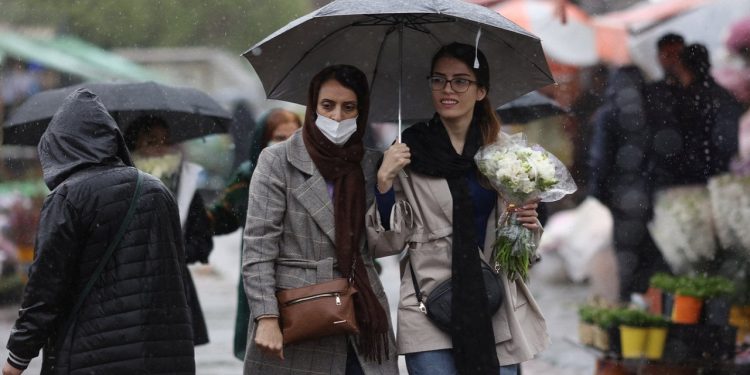 İran Yargı Erki Başkanı'ndan başörtüsünü çıkaran kadınlara tehdit: Acımasızca yargılanacaklar