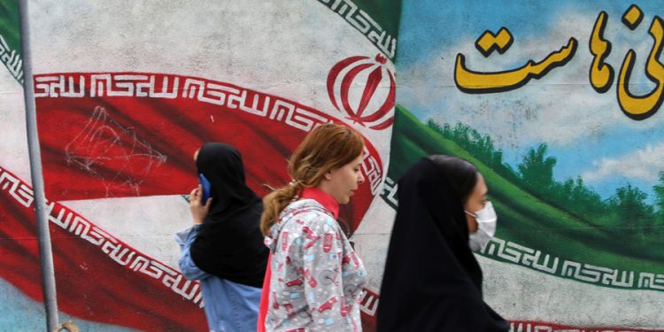 İran’da kamerayla başörtüsü denetimi başladı