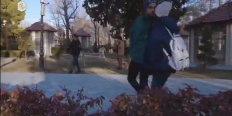 İran'da öpüşen çiftin görüntülerini yayımlayan devlet kanalı özür diledi