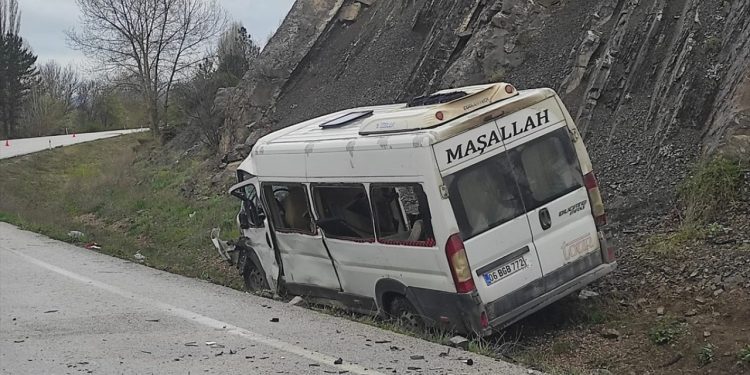 İşçi servisi kaza yaptı, iki kişi öldü