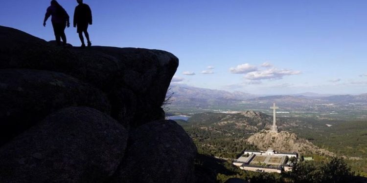 İspanya: Faşist Falanj Partisi'nin kurucusu de Rivera'nın cesedi taşınıyor