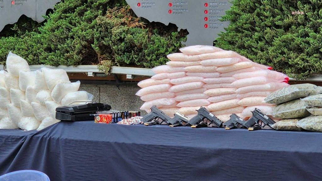 İstanbul'da dört ilçede 1 ton 205 kilo uyuşturucu bulundu